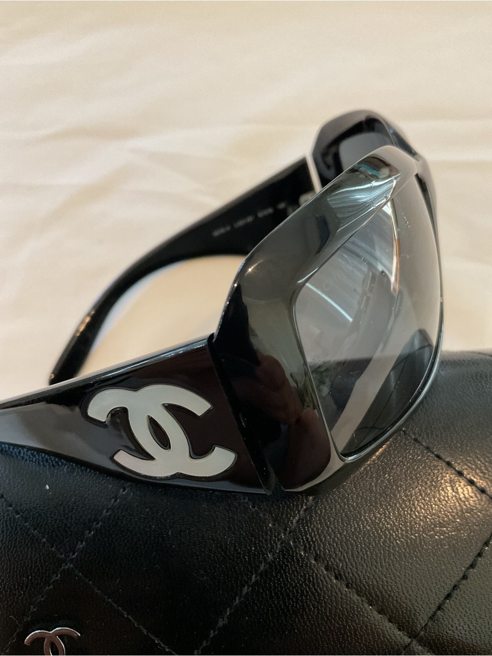 CHANEL Glossy Black Oversized Sunglasses with Quilted Case - Picture 4 of 14